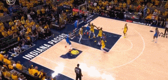 你怎么看?杰伦威空切接球对抗内史密斯上篮 裁判吹罚防守犯规